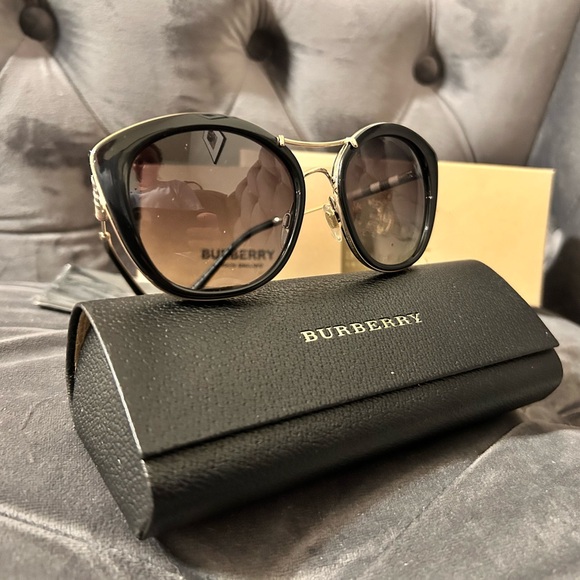 Burberry Cat Eye Sunglasses - Picture 2 of 6